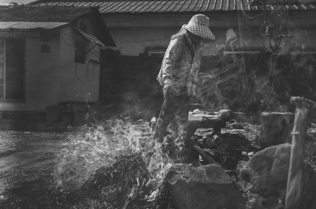 portrait of Korean elder burning rubbish in Gyeonggju