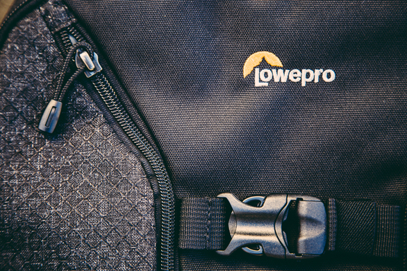 Lowepro RL x450 AW II front zipper