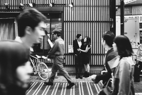 couple hugging in Tokyo street