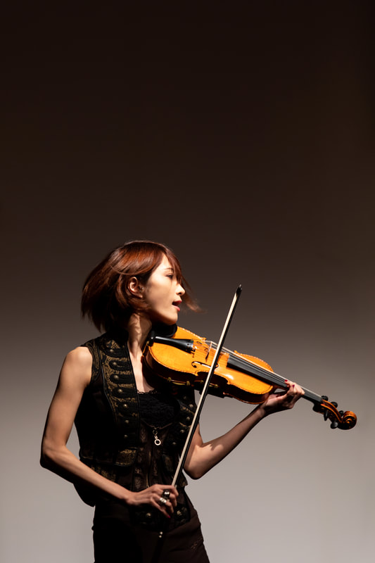 violinist performing